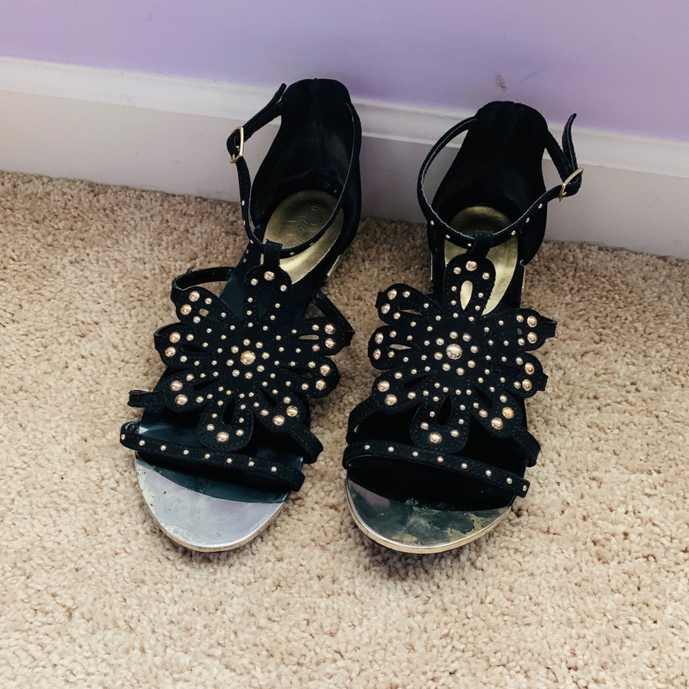 Sandals - Picture 2 of 2